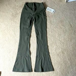 Brand new Lululemon mini flare leggings high rise 32” size 6 grey sage